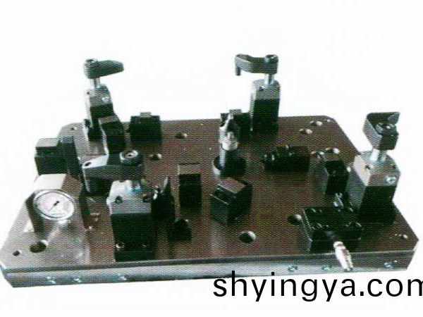 齒輪(lun)室罩(zhao)蓋液(ye)壓(ya)裌(jia)具